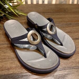 Crocs Sanrah Circle‎ Women's V Silver Ring Embellished Thong Sandals Navy Blue 7